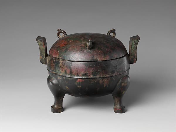 Ritual Tripod Cauldron with Cover (Ding)