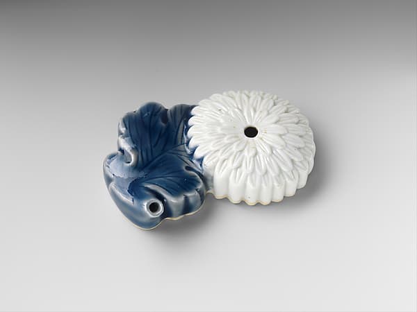 Water Dropper in the Shape of a Chrysanthemum