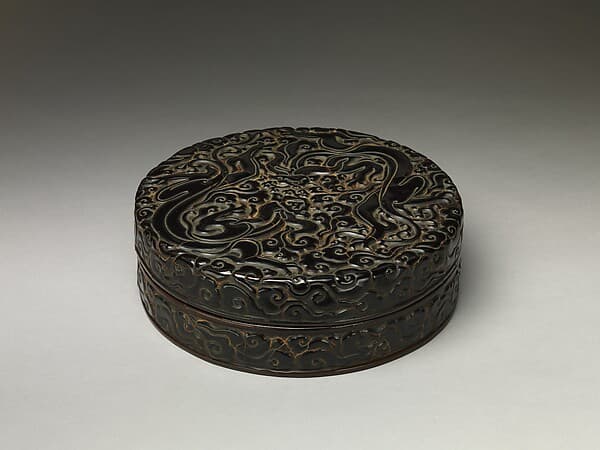 Box with chi dragons amid clouds