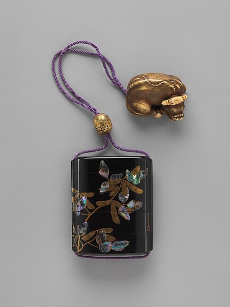 Case (Inrō) with Design of Bean Vine and Moon, by Shiomi Masanari 塩見政誠