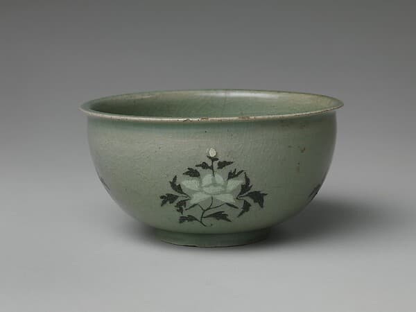 Basin decorated with peonies