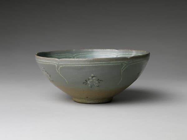 Bowl with Foliate Rim