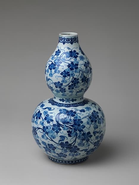 Gourd-shaped vase with gourds and bats