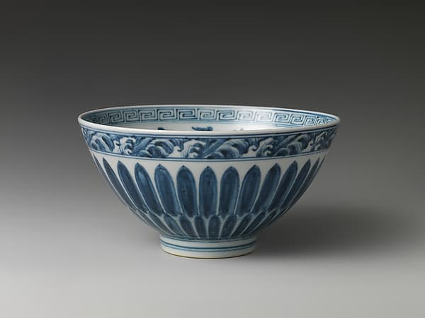 Bowl with pomegranates, lotus scrolls, and chrysanthemum petals