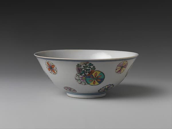 Bowl with decorative medallions