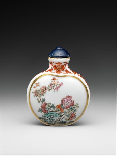 Snuff bottle with flowers and rocks