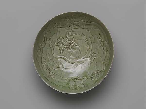 Bowl with dragons amid waves
