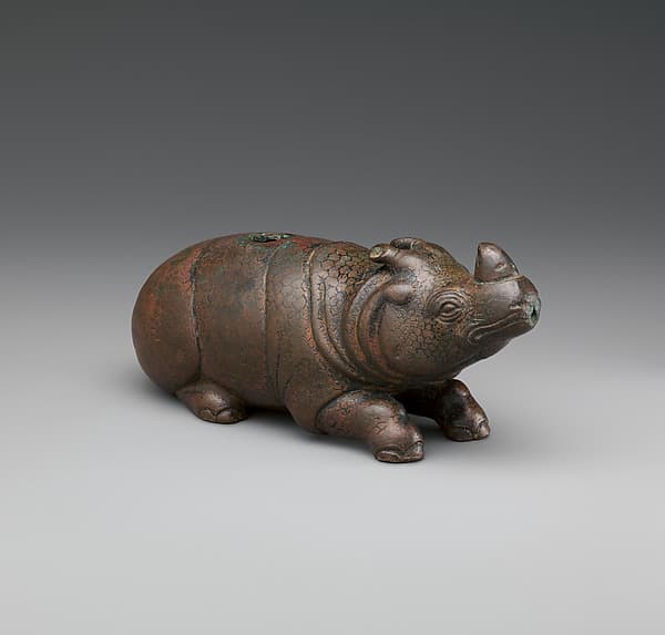 Water dropper in the shape of a rhinoceros