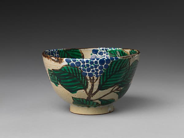 Bowl with hydrangeas, by Nin'ami Dōhachi (Takahashi Dōhachi II)