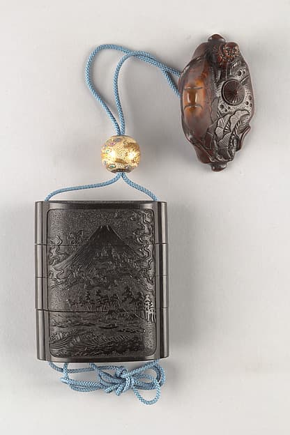 Case (Inrō) with Design of Mount Fuji (obverse); Dragon in Clouds and Waves (reverse), by Gantai