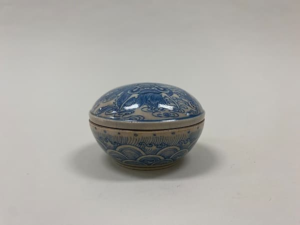 Seal paste box with dragon