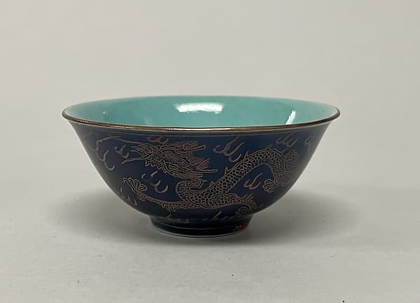 Bowl with dragon