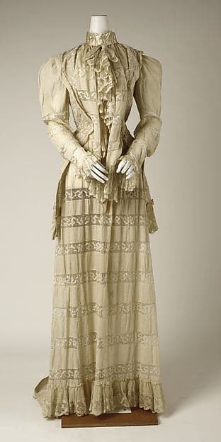 Tea gown
