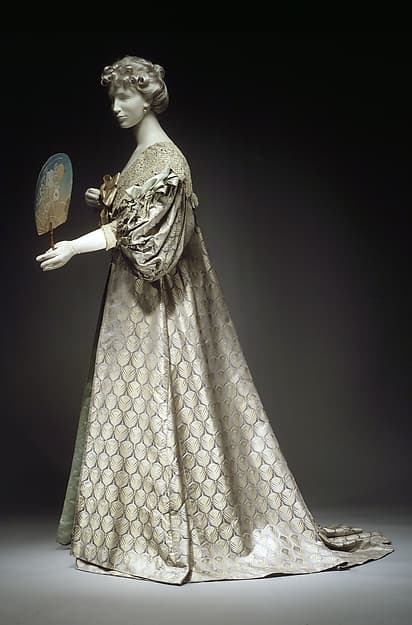 Tea gown, by House of Worth