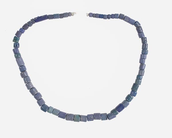 String of Short Cylindrical Beads