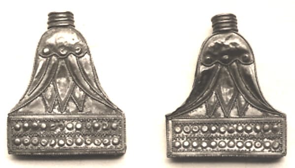 Lotus shaped terminal for collar