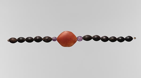 String of beads, barrel and one acacia