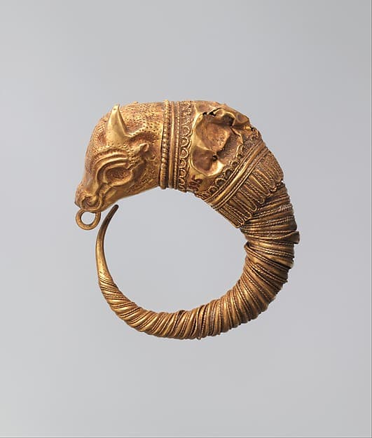 Earring with head of a bull
