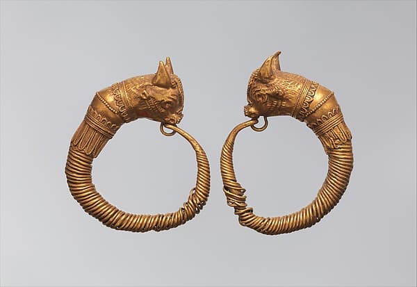 Earring with head of a bull