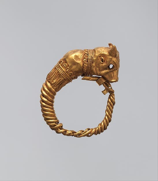 Earring with bull's head whose eyes were previously inlaid
