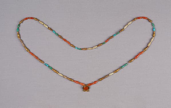 Necklace with Shen-Amulet of Senebtisi