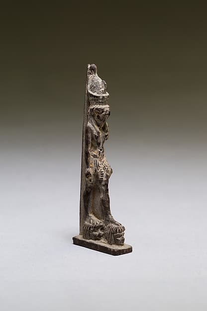 Horus standing on two captives' heads