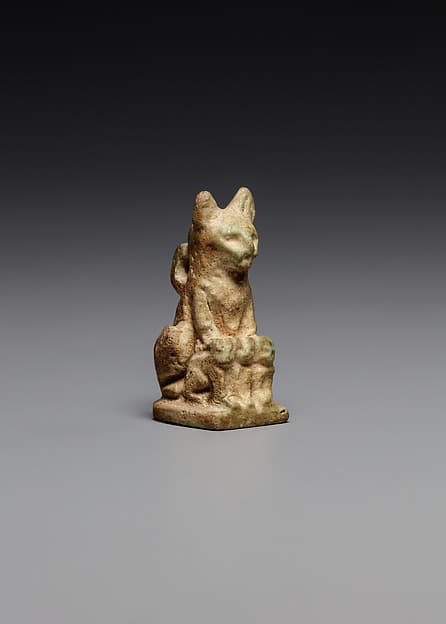 Amulet: Cat with 3 Kittens