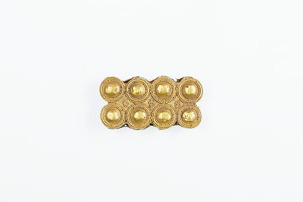 Broad collar spacer