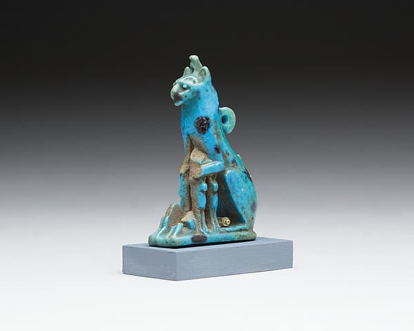 Cat with kittens amulet