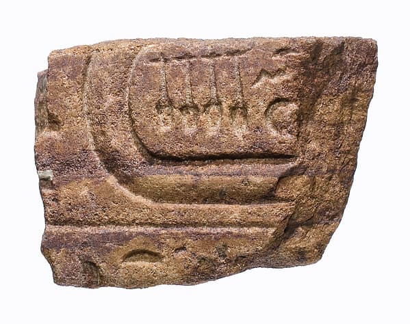 Element with name of Nefertiti and a princess