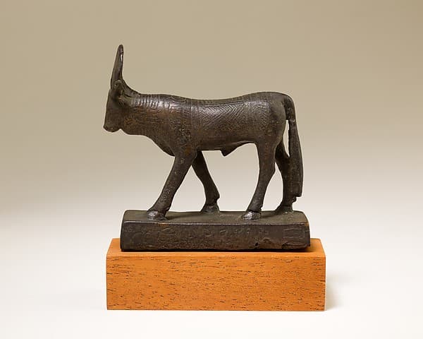 Apis figure inscribed for Padishernefer son of Khonsuirdis