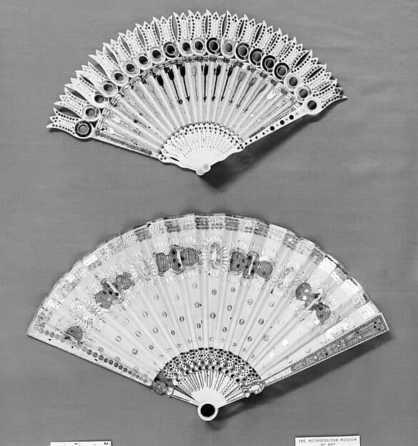 Lorgnette Fan