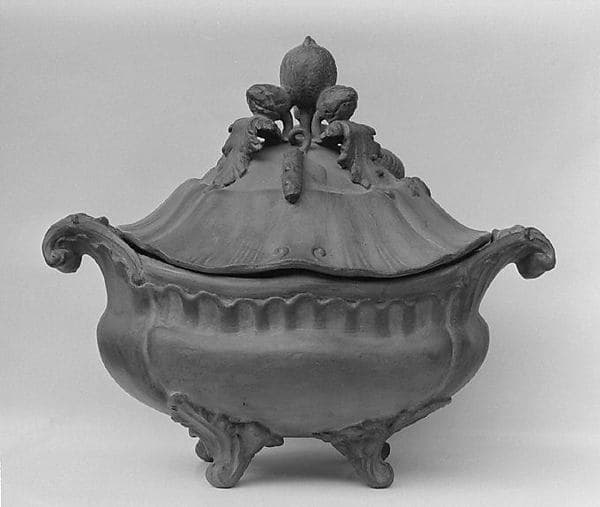 Soup tureen with cover and tray
