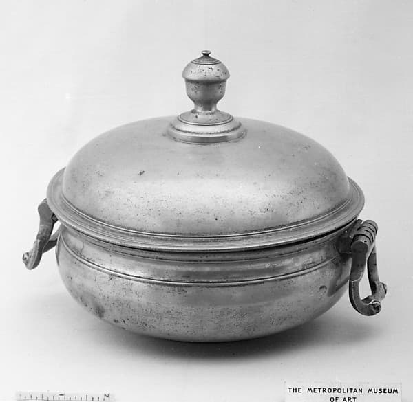 Dish with cover, by Johan Gustaf Ryman