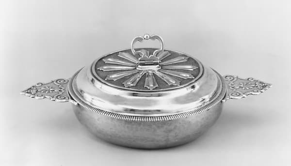 Bowl with cover (Écuelle), by Nicolas II Fauveau the Elder
