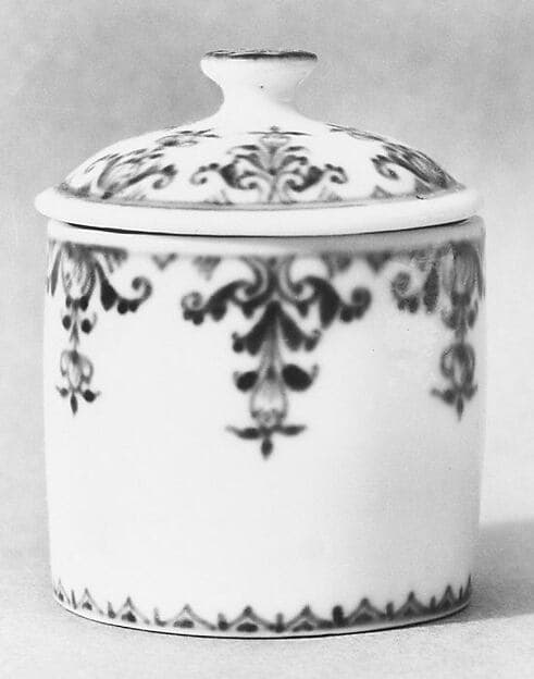 Toilet jar with cover, by Saint-Cloud factory