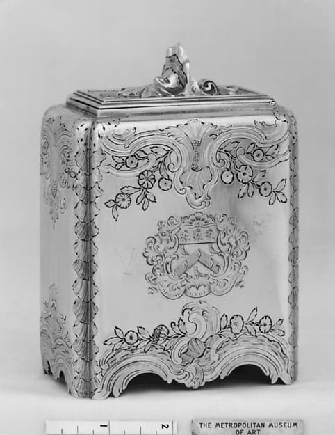 Tea caddy, by Paul de Lamerie