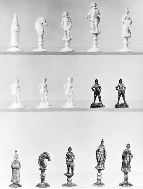 Chessmen (32) in box