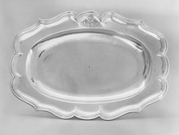 Oval dish, by I.L.