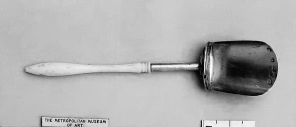 Caddy spoon, by Cocks & Betteridge