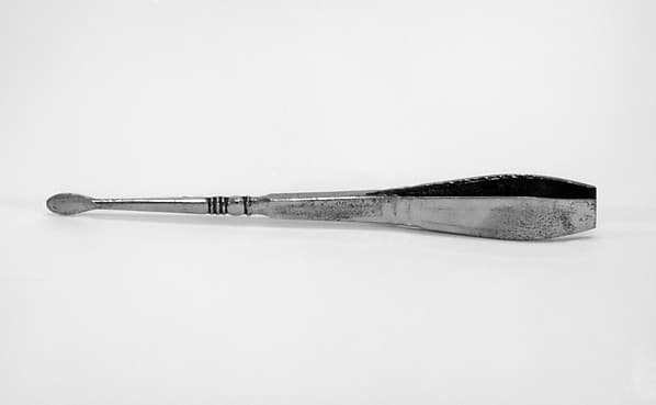 Tweezers and ear spoon (part of a set)