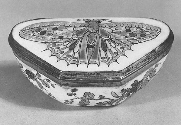 Snuffbox, by Saint-Cloud factory