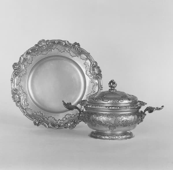 Bowl with cover (écuelle), by Emanuel Drentwett