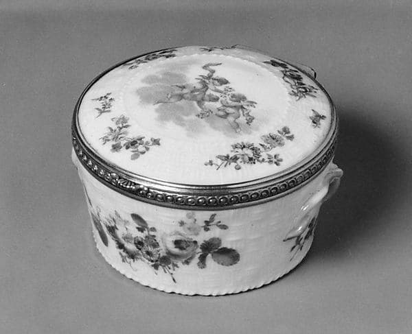 Snuffbox, by Royal Porcelain Manufactory