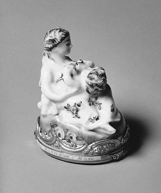 Snuffbox or patchbox, by Saint James's Factory