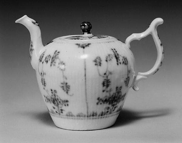 Teapot, by Kloster-Veilsdorf Porcelain Manufactory