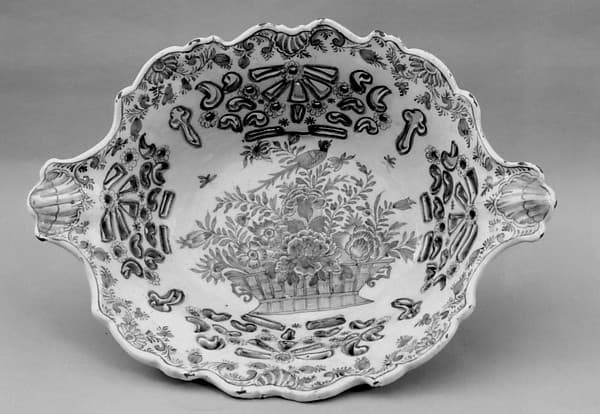 Fruit dish, by The Dreye Porceleyne Flesschen