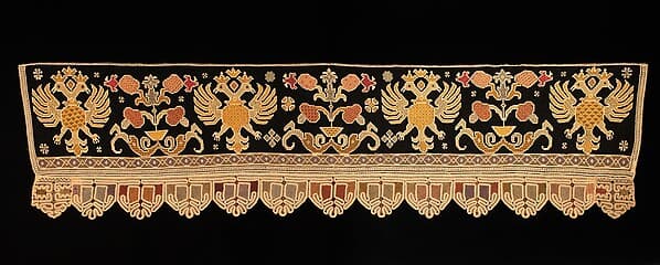 Bed curtain border