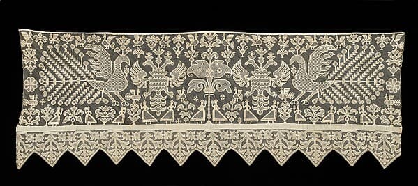 Bed curtain border