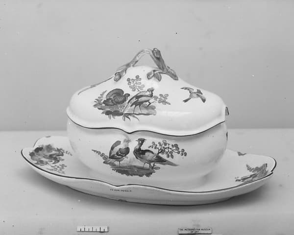 Sauce tureen, by Levavasseur